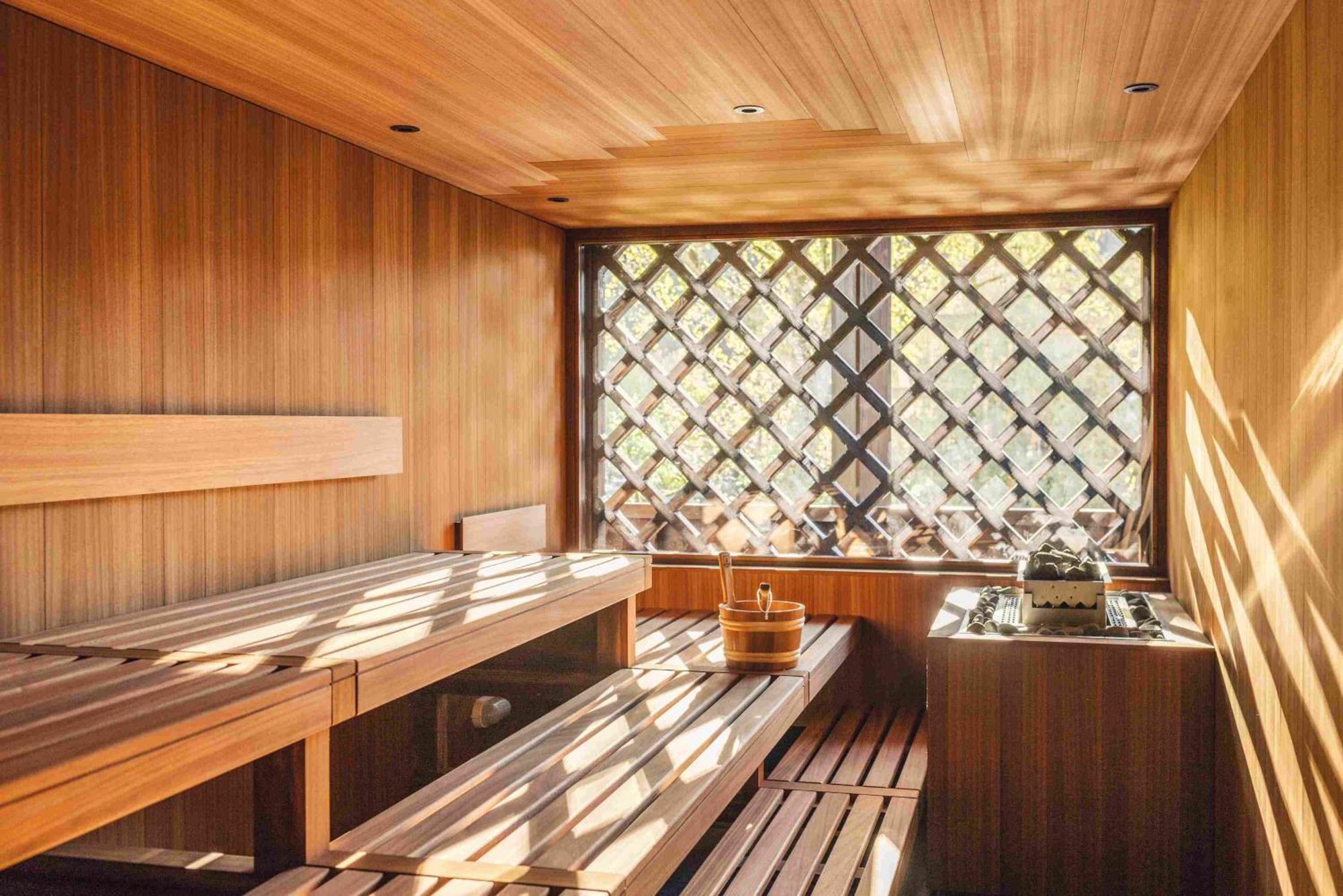 Posthotel Taube 施伦斯 外观 照片
